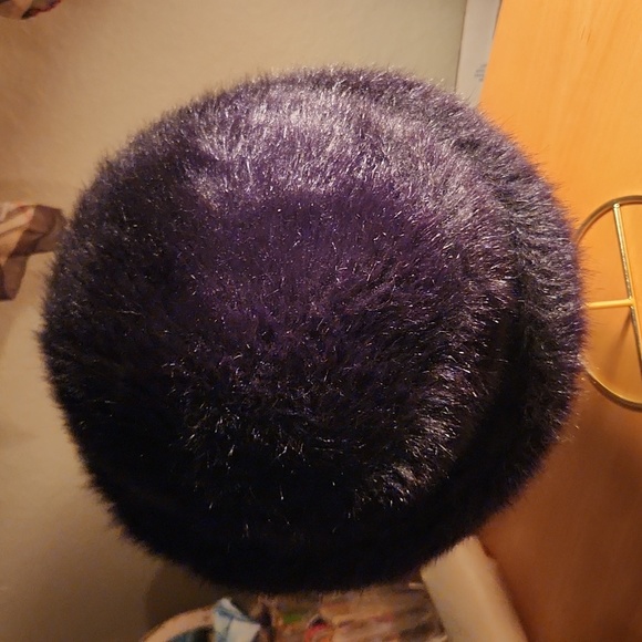Betmar Faux Fur Convertible into bucket hat - Picture 4 of 8